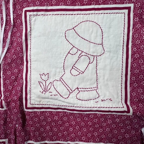 Vintage Charming Red and Cream Quilt - Picture 7 of 12